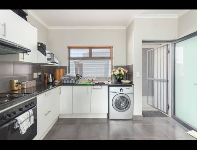 2 BEDROOM APARTMENT SOLD IN BURGUNDY ESTATE